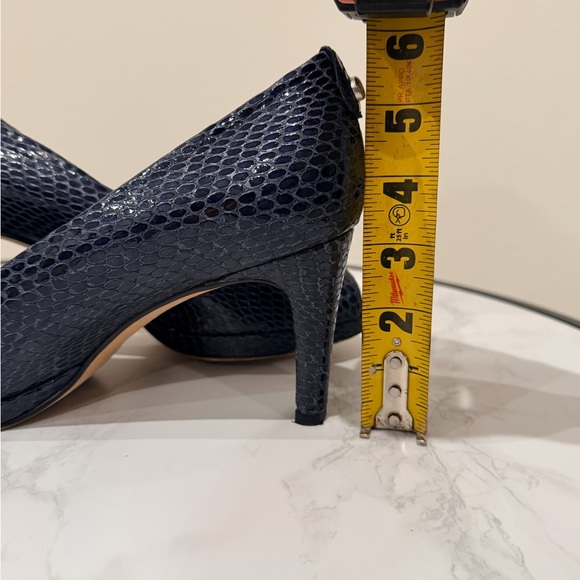 Stuart Weitzman Navy Peep Toe Heels – Size 8W - Picture 11 of 11